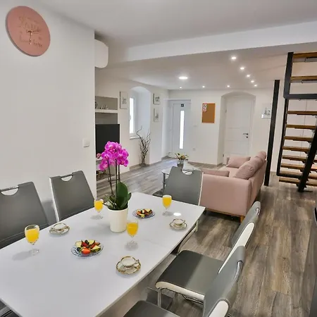 Impeccable 3-Bed Apartment In Split