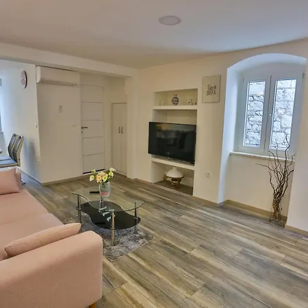 Apartmán Impeccable 3-Bed Apartment In Split *