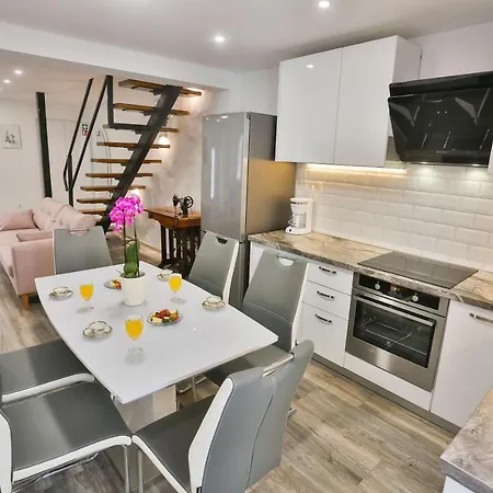 Impeccable 3-Bed Apartment In Split *