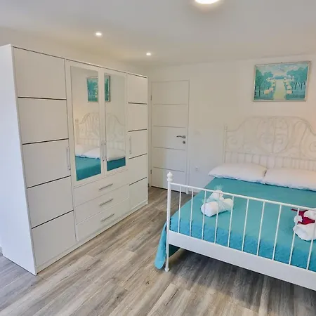 Apartmán Impeccable 3-Bed Apartment In Split
