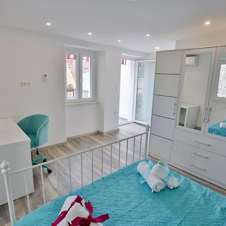 Impeccable 3-Bed Apartment In Split Apartmán *